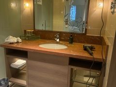 -济南南辛庄地铁站银座佳悦酒店