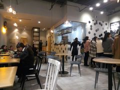 大堂-HELLO 27 意面·沙拉·帕尼尼