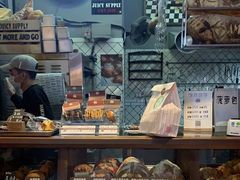 面包甜点陈列柜-Juicy Bakery(大学路店)