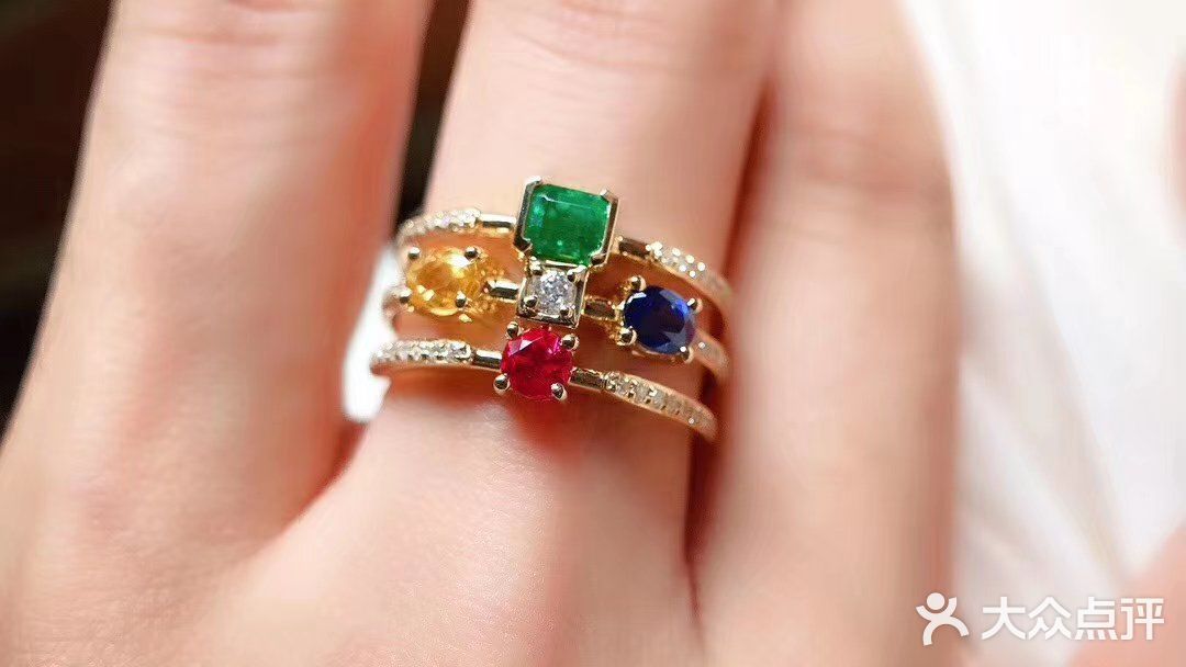 爆款多宝戒指祖母绿红宝石蓝宝石黄蓝宝嘿嘿