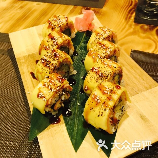 芝士火炙三文鱼腩寿司