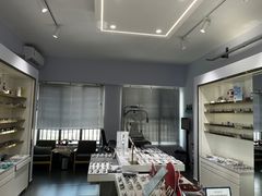 -视野联行眼镜•蔡司•依视路(温江店)