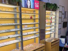 -优医视平价眼镜蔡司依视路折扣工厂店(十里堡店)