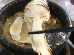 -鲁朗纳麦石锅鸡庄园