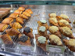 浓香黑芝麻可颂-PAOPAO Bakery&Café(港汇店)