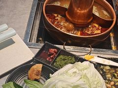 -洞庭洲·防空洞火锅·铜锅涮肉·烧烤(新百广场店)