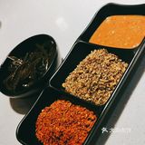 属于那种乍看不惊艳，细吃会吃撑的店，看着份量不大