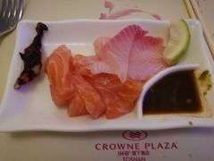 三文鱼、鲷鱼、八爪鱼刺身-佛山皇冠假日酒店-西餐厅