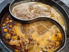 鸳鸯锅底-八次方巴乡石锅鱼·金海湖水库活鱼(谷丰东路店)