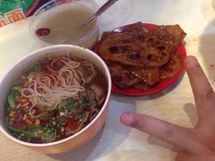-爆炸头阿姨小四川正宗川味小吃(无任何分店)