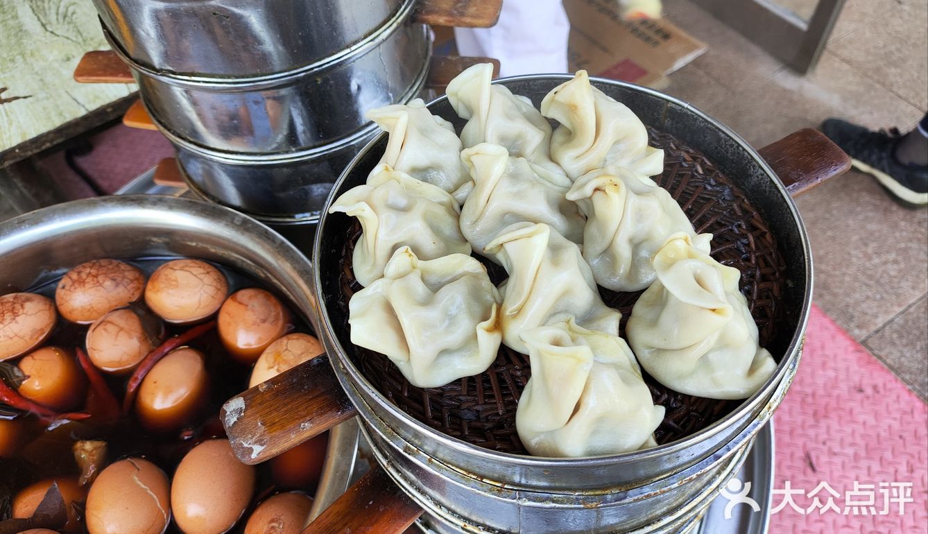 豆腐脑馄饨蒸饺小笼包油饼油条