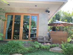 -Chom Cafe and Restaurant