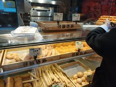 面包甜点陈列柜-寻味唐派·牛奶手撕面包(府前街店)