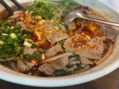 -爆炸头阿姨小四川正宗川味小吃(无任何分店)