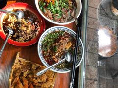 -爆炸头阿姨小四川正宗川味小吃(无任何分店)