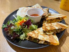 牛肉馅饼配迷你沙拉-HELLO 27 意面·沙拉·帕尼尼