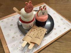 -LINE FRIENDS Garosu-gil Flagship Store