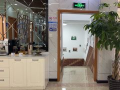 -茂菊口腔连锁(浦东南路店)