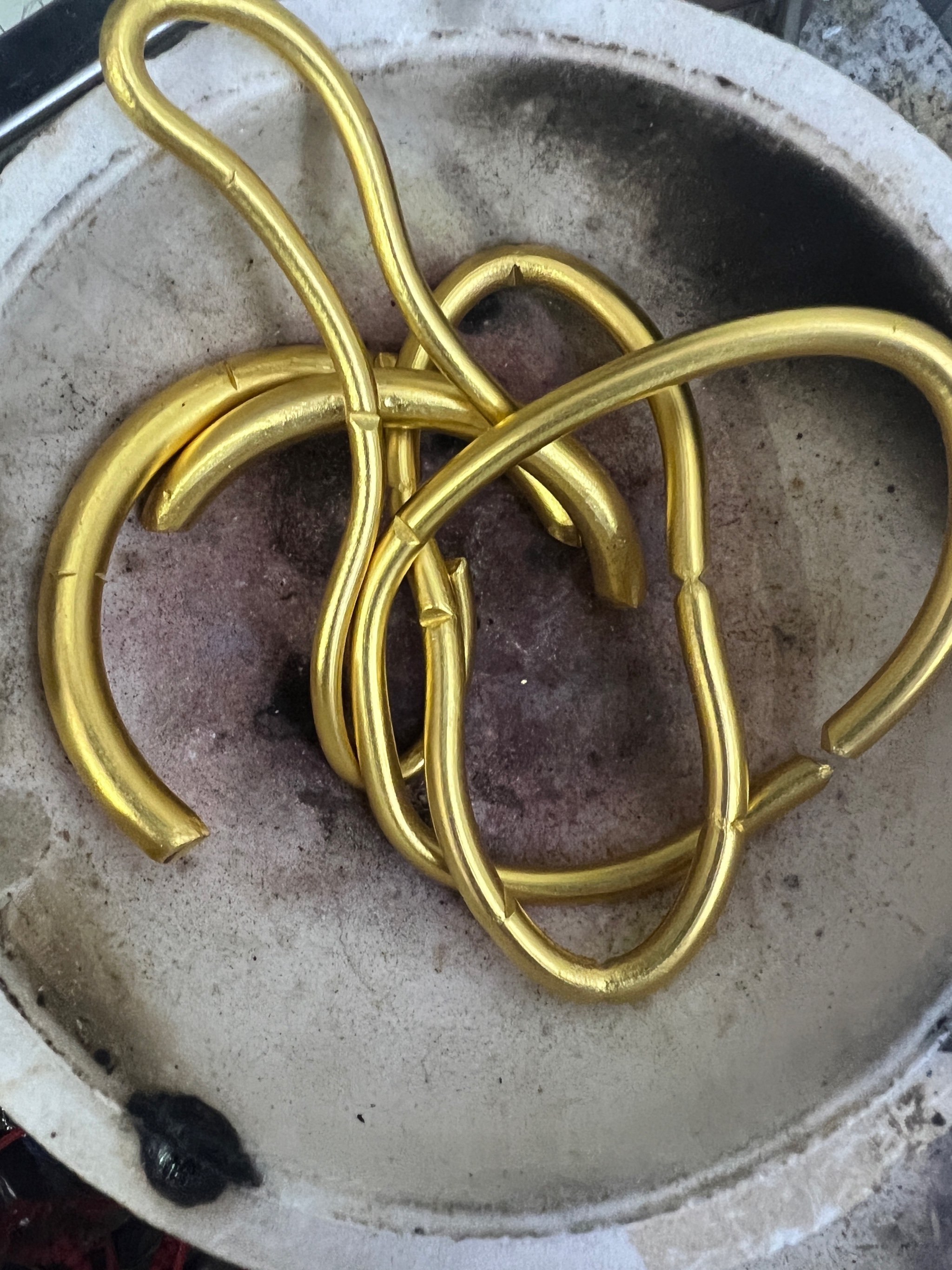 老公住院了把黄金给卖了换钱,要不真不知道怎么办了