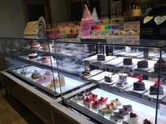 面包甜点陈列柜-巴黎贝甜(国贸店)