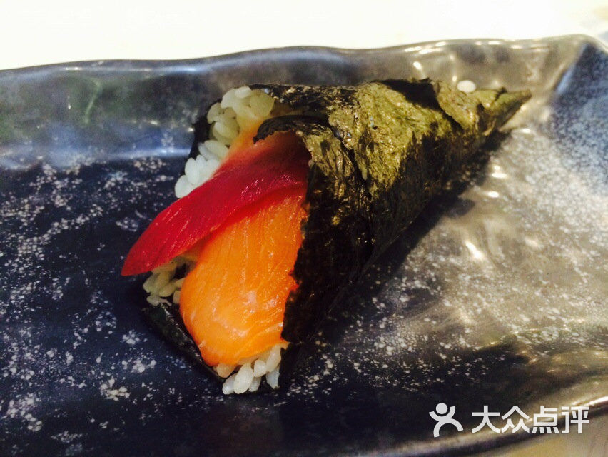 三文鱼北极贝手卷