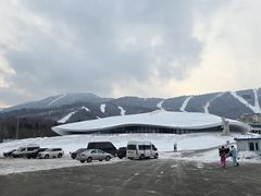 -亚布力新体委滑雪场