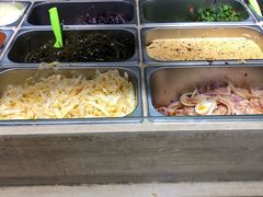 自助取餐区-三兄弟高炉烧饼