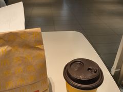 -麦当劳(上海虹桥站30B检票口楼上)