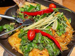 香茅草烤罗非鱼-云海肴·汽锅鸡·云南代表菜(天山百盛优客店)