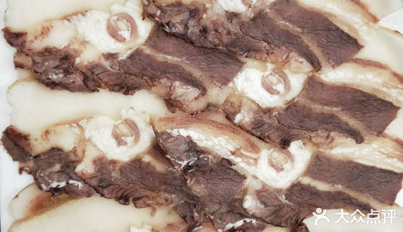 鲜鸭血和腊肠很好吃，那个胶原牛肉很有特点