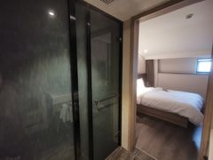 -汉庭优佳(上海娄山关路地铁站店)