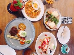 -ROAST coffee & eatery