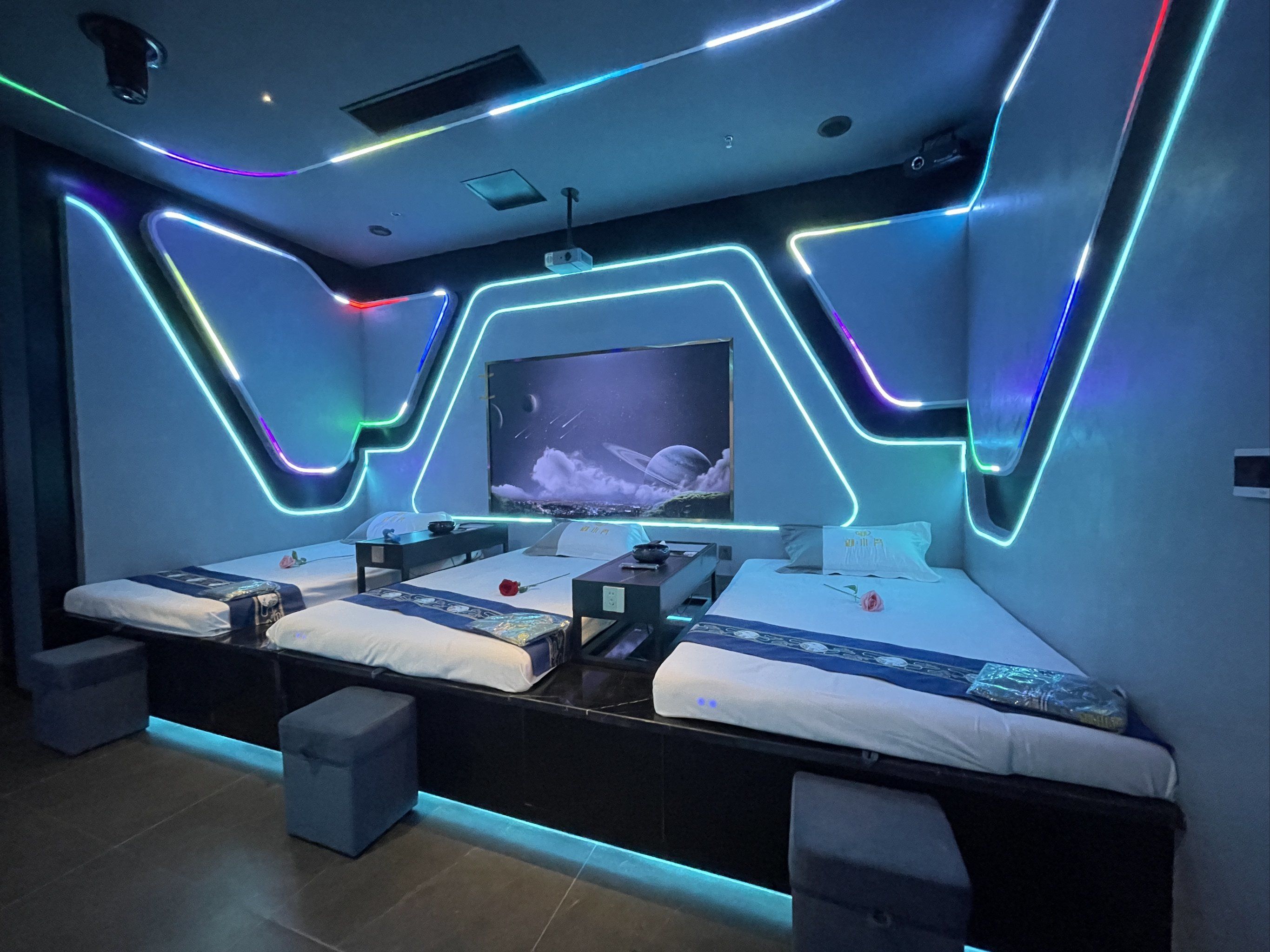 走进这家御水湾足浴店,仿佛走进了一个梦幻