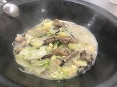 -粘豆包柴火铁锅炖