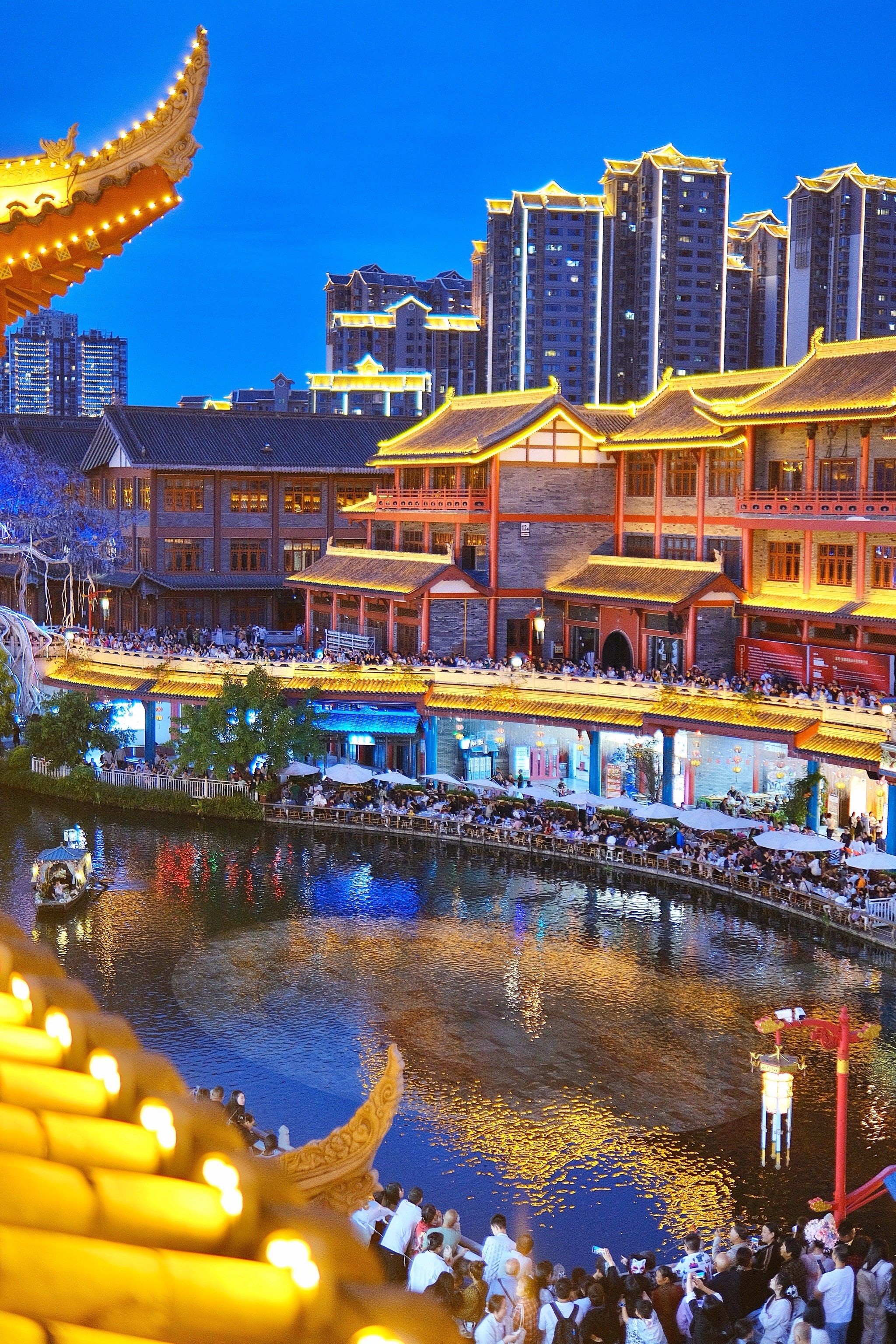 夜幕下的灯火阑珊～眉山!梦回大宋不夜城