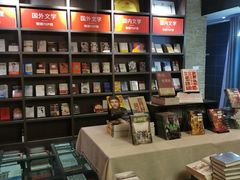 -钟书阁(松江泰晤士小镇店)