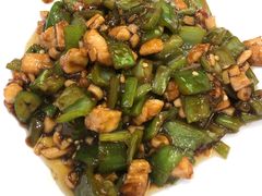 鲜菇酱爆鸡丁-顶顶香煎饼家常菜(金花南路店)