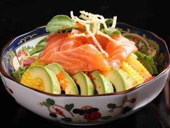 三文鱼牛油果色拉-汤记传菜(浦江店)