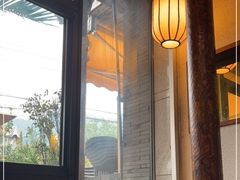 靠窗位-都江堰石锅鱼