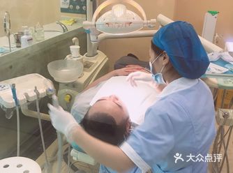 都说时间久了要洗一次牙，清除下牙结石