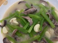 -雷祖芳老妈蹄花店