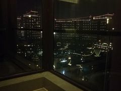 浴室看夜景-三亚湾红树林度假世界(木棉酒店)