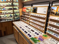 -LOOK眼镜·蔡司依视路配镜(宝山万达店)