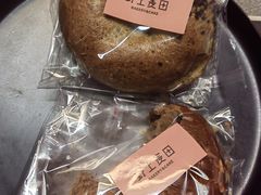 全麦黑芝麻贝果-野上麦田(中贸广场店)