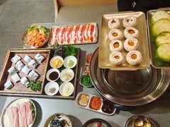 -围炉肉舍•炭烤活鳗•丹东海鲜烤肉(步行街店)