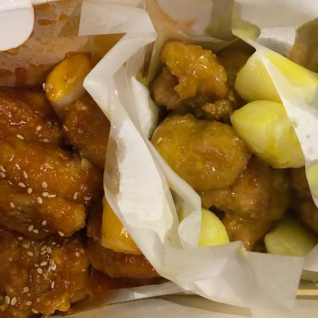 这家炸鸡真的在合肥上课点外卖店了好多次,鸡肉特别嫩,蜂蜜蛋黄味最好