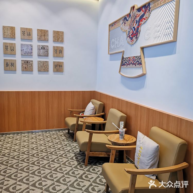 霸王茶姬终于开到我大沈阳的中街了