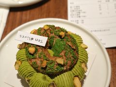 开心果树莓泡芙-Ten Olives甜点