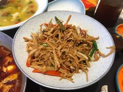 -川流不息·地道川菜·小龙虾(松东路店)