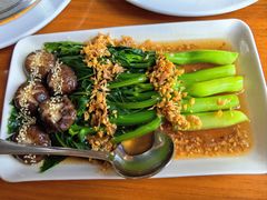 -Chom Cafe and Restaurant